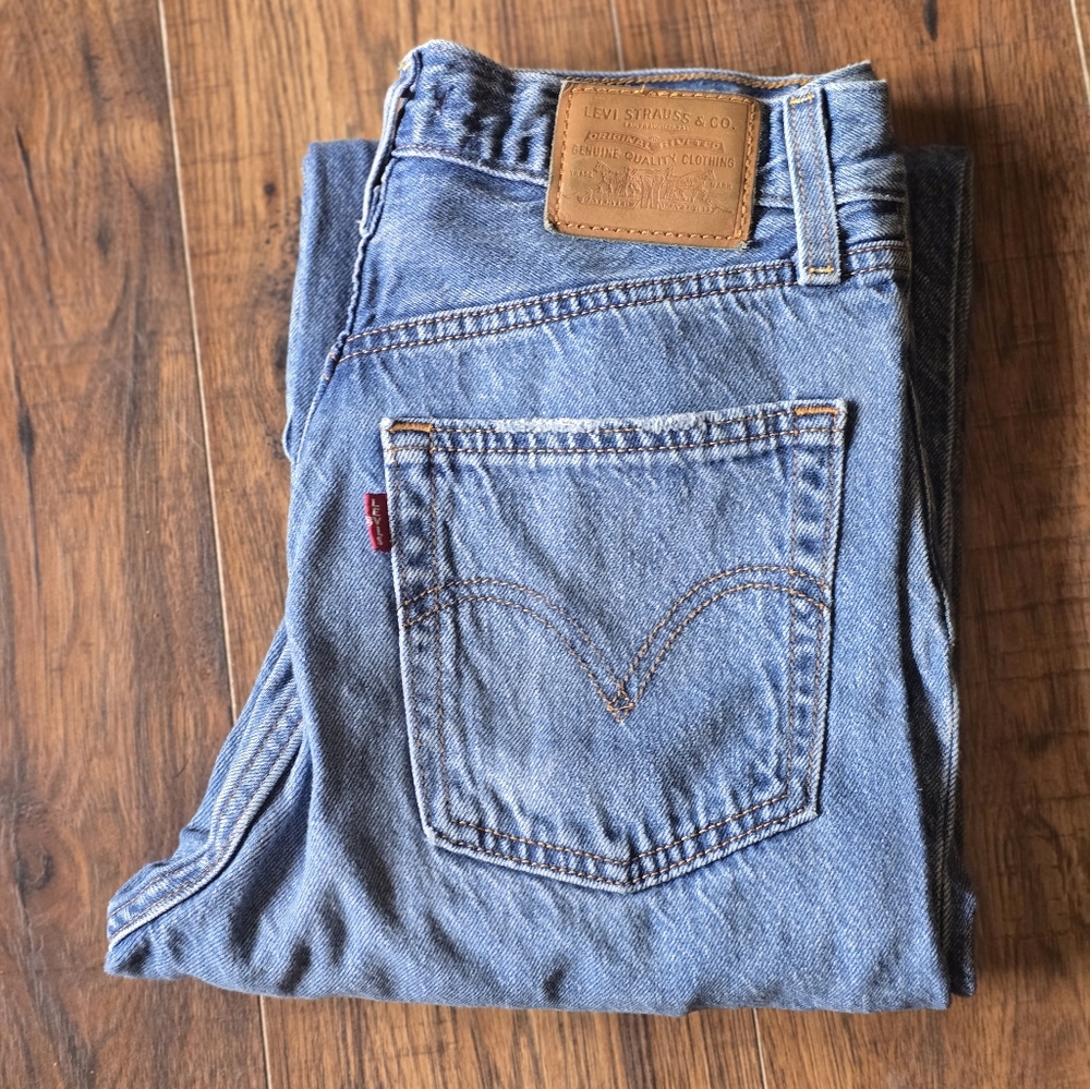 Levi's Ribcage Straight Ankle Jeans - Picture 2 of 6
